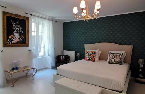 Blaye Cama Y Desayuno | La Maison Blanche