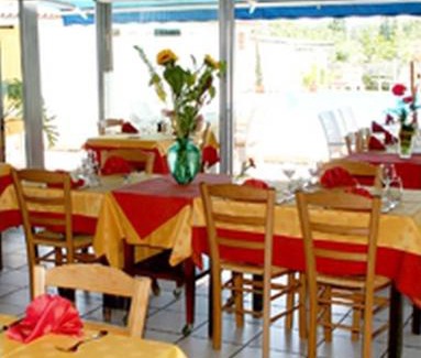 Romaneche-Thorins Hotel | La Maison Blanche