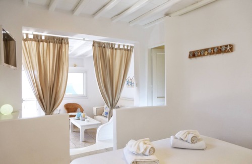 Agios Stefanos Casa | La Maison Blanche