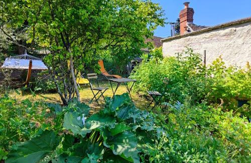 Montlouis-sur-Loire Casa | La Maison Bleue de Husseau Ancienne ferme semi-troglodytique 18e siècle