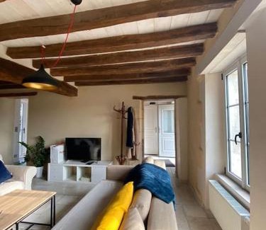 Vincelles Casa | La Maison Bleue, maison mitoyenne de campagne