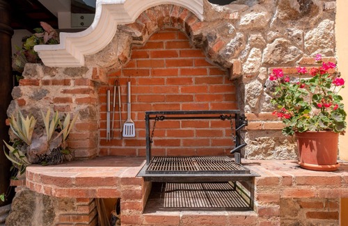 Antigua Guatemala Casa | La Maison Bleue w/pool & parking Center of Antigua