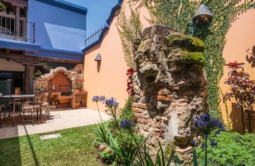 Antigua Guatemala Casa | La Maison Bleue w/pool & parking Center of Antigua