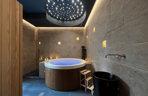 Historic Castle District Casa | La Maison Coloniale Suites (The Indies Rose) and Wellness Zone.