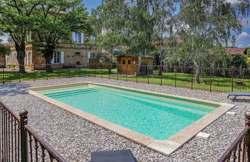 Lisle-sur-Tarn Casa | La Maison de Clément - Gite D'exception au Coeur du Château Clément Termes