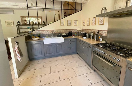 Mouries Casa | Casa-de Clervie-Vista al Jardín-Baño con bañera
