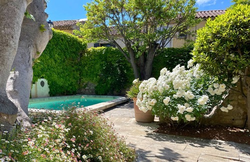 Mouries Casa | Casa-de Clervie-Vista al Jardín-Baño con bañera