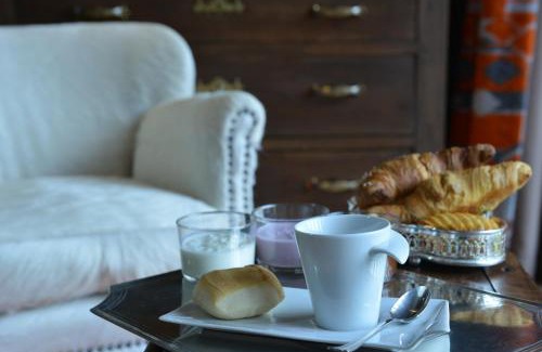 Les Cretes Cama Y Desayuno | La Maison de Dolphe Chalet de Charme & Art gallery