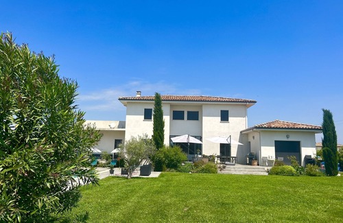 Arles Casa | LA Maison DE Famille