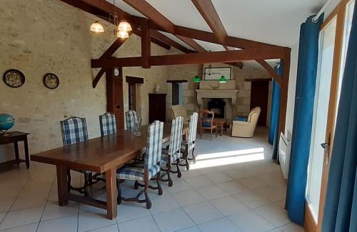 Saint-Pierre-de-Bat Casa | La maison de Maitre Meunier