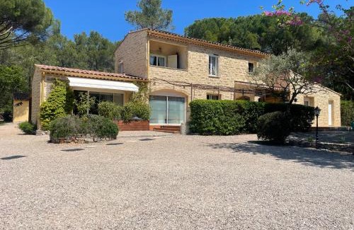 Forcalqueiret Cama Y Desayuno | La maison de la Cigale