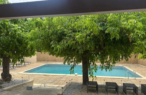 Casteljaloux Casa | La Maison des Pins - climatisée avec piscine