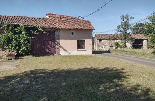 Genouille Casa | La Maison des Roses 1-Bed House in Genouille