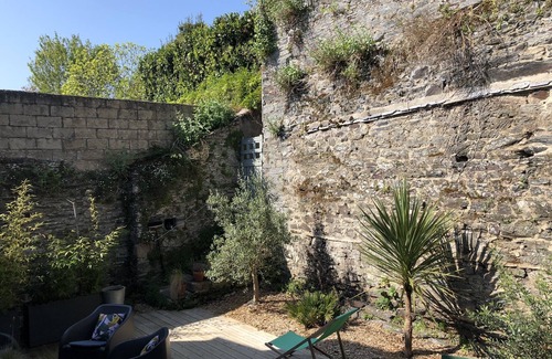 Morlaix Casa | La Maison des Vignes Terrace & Balcony - Center