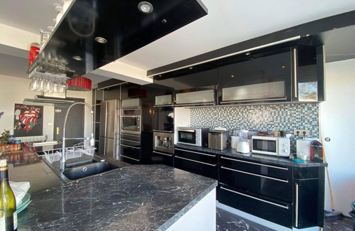 Le Grau-Du-Roi Casa | La Maison du Bonheur, Swimming pool, Jacuzzi, Billiards