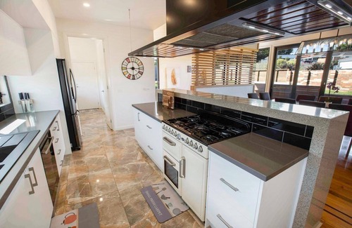 Kalimna Casa | La Maison Elegante - Located just a short drive from the ocean