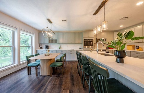 Conroe Apartamento | La Maison Enchantée de Conroe 5` from Lake