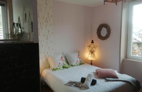 Saint-Denis-les-Martel Cama Y Desayuno | La maison O kiwis - Chambres d'hôtes