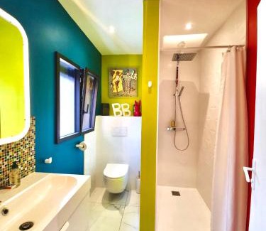 Romans-sur-Isere Apartamento | La Maison Pop Appartement meublé indépendant avec jardin