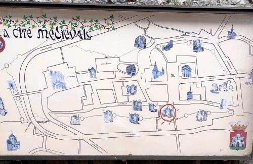 Domfront en Poiraie Cama Y Desayuno | La maison sur les remparts