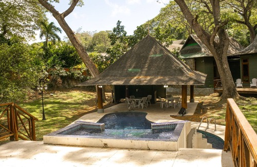 Roselle Villa | La Maison Verte - a 'country' feel, centrally set!
