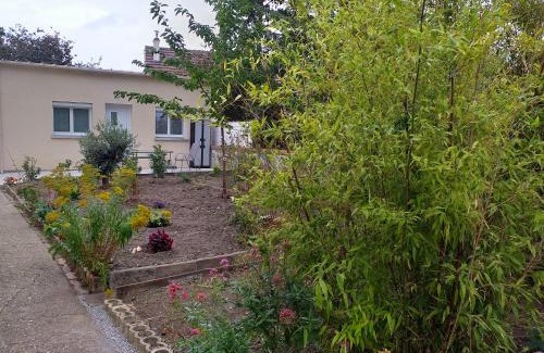 Saint-Aubin-Les-Elbeuf Casa | La maisonnette du Jardin Fleuri
