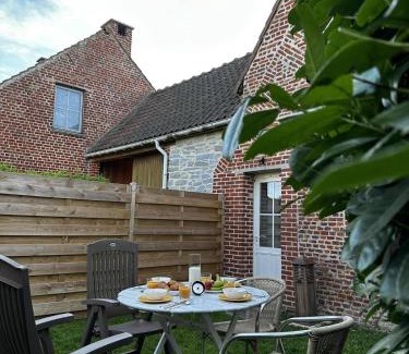 Tournai Casa | La Maisonnette - 2 chambres, parking, jardinet & calme