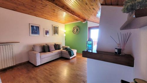 Bossico Apartamento | La Mansardina sul lago Mountain Lake Iseo Hospitality