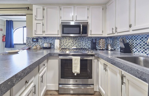 El Medano Ejidal Complejo | La Mansión Penthouse at Marina Sol Resort in Cabo -1 1/2 block walk to the Beach