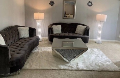 Fairburn Casa | La Mansion Familia-Theater,Pool,1/2 acre, pool table, 3 floors of fun