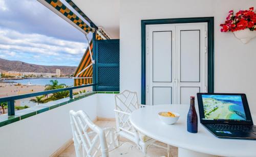 Los Cristianos Apartamento | La Maricita Cristianos - Beach Front & Sea View