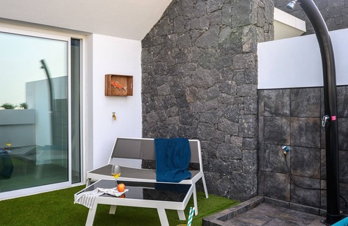 Playa Blanca Chalet De Esquí | La Marinera House - Near the beach, fast wifi, air-con on main Bedroom and SAT tv