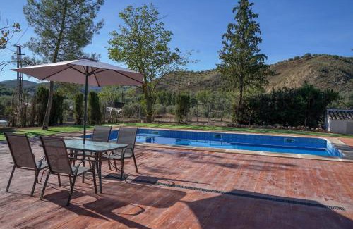 Almedinilla Casa | La Masía casa rural junto al río