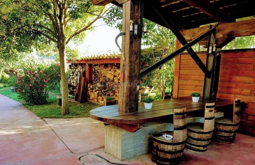 San Asensio Chalet De Esquí | La Matilla, casa rural de planta baja con gran jardín, ideal familias y amigos