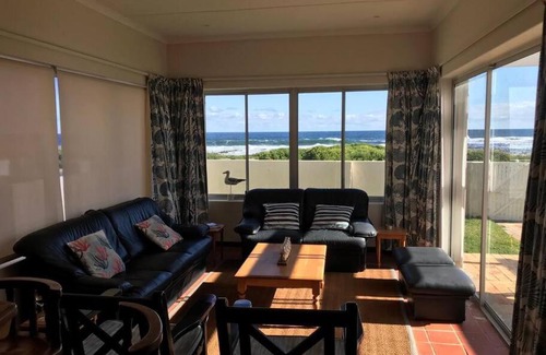 Sandbaai Casa | La Mer, a beautiful beachfront home in Sandbaai