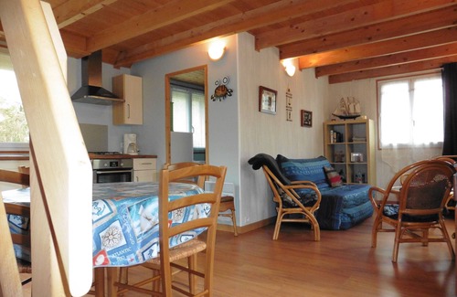 Roscanvel Casa | La Mer à pied, casa de madera enclavada en el campo.