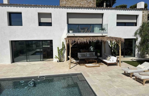 Bandol Casa | La Mer Plein les Yeux ! Une Maison de Charme, un Emplacement Idéal