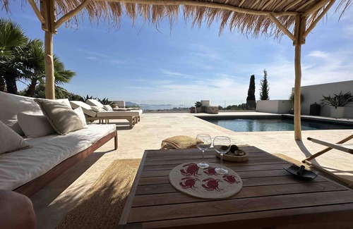 Bandol Casa | La Mer Plein les Yeux ! Une Maison de Charme, un Emplacement Idéal