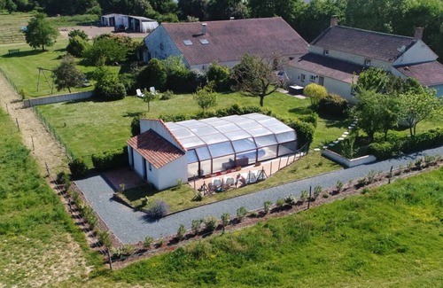 Saint-Hilaire-la-Foret Casa | La Mésange - Cabaña 5 personas con piscina cubierta climatizada