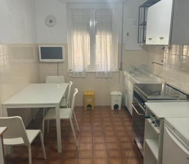 Lagaccio Otro | La Milonga 2 - AFFITO CAMERE - Habitacion - Baño y Cocina Compartida