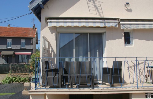Montmuzard Casa | La Miranda Dijon: House with Private Parking, Garden & Terrace