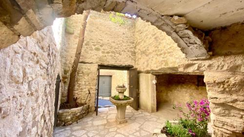 Caseneuve Casa | La Mistraline, 2 bedrm 2 bath house in the heart of Provence