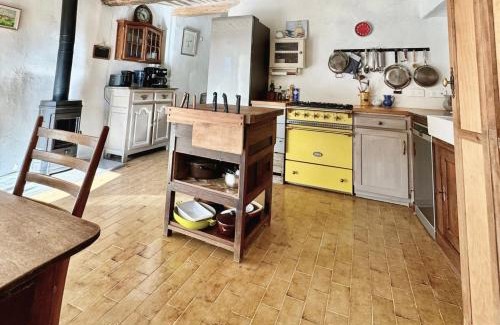Caseneuve Casa | La Mistraline, 2 bedrm 2 bath house in the heart of Provence