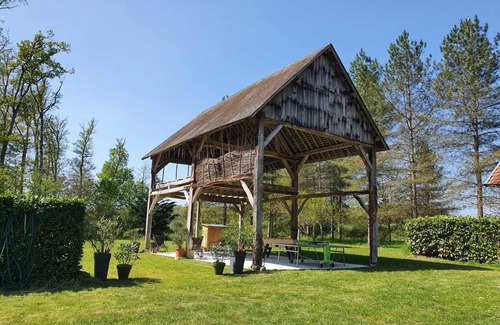 Les Montils Casa | La Moyendrie: Exceptional gite, swimming pool, in the domain of a 10 ha chateau.