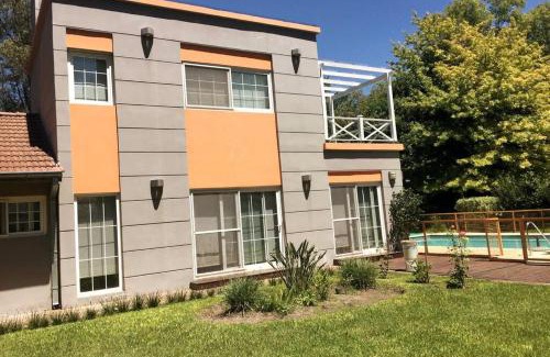 Villa Udaondo Casa | La Naturaleza de Parque Leloir en Familia