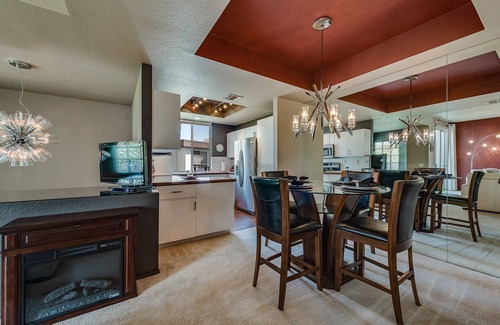 Palm Springs Condominio | La Palme Condominio con estilo con vista fantástica