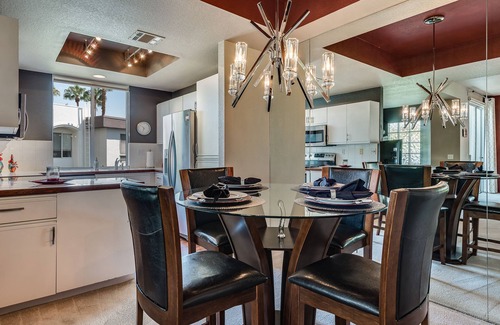 Palm Springs Condominio | La Palme Condominio con estilo con vista fantástica