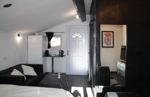Toulon Cama Y Desayuno | La parenthèse amoureuse: bed and breakfast between sea and mountains jacuzzi, tantra