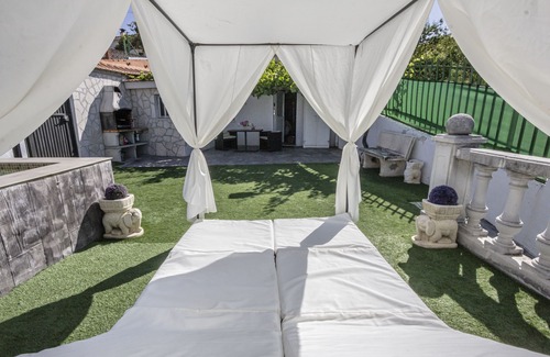 Valdelaguna Chalet De Esquí | La Parra: Casa Rural para 2, con Piscina Privada cerca de Chinchón
