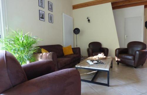 Saintes Casa | La Patte Charentaise Parking gratuit Le calme en ville